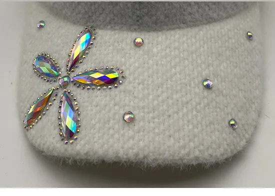 Women′s Autumn and Winter Thickened Warm Water Diamond Duck Tongue Hat