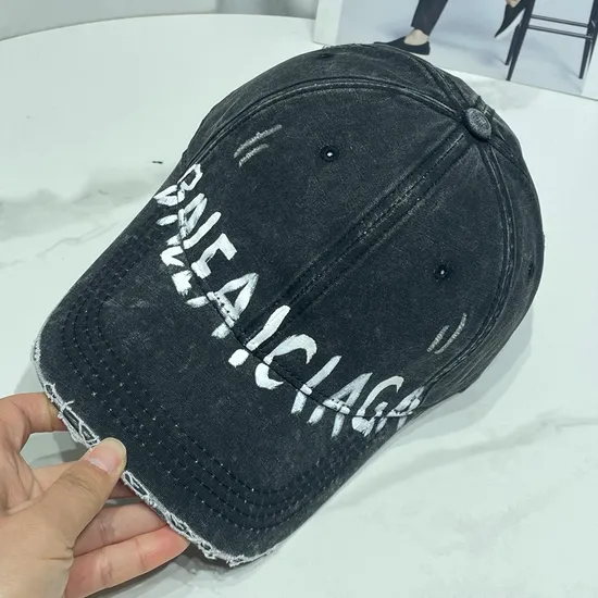 Broken Hole Graffiti Letter Sunshade Baseball Cap