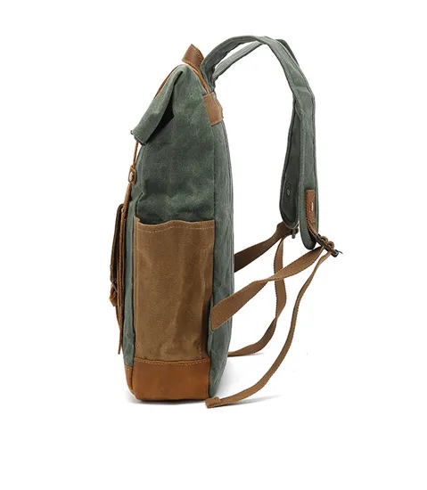 Retro Waterproof Large Capacity Contrasting Leather Shoulder Bag