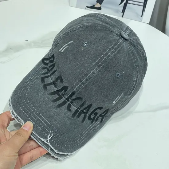 Broken Hole Graffiti Letter Sunshade Baseball Cap